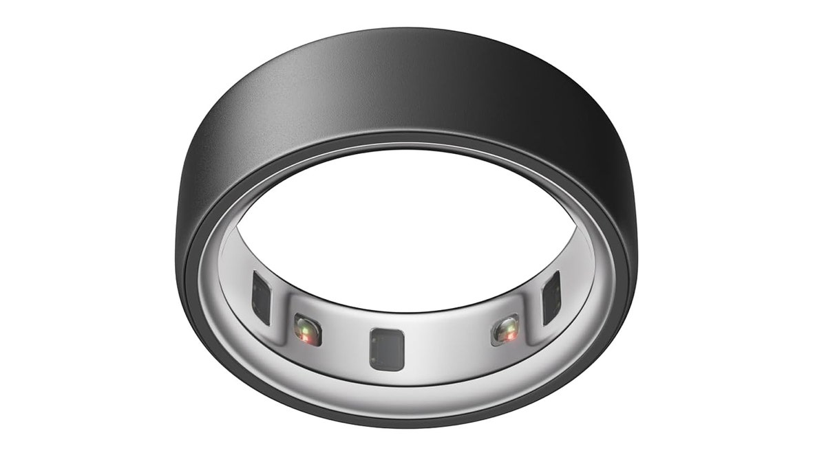 Track your progress with this lightweight ring.