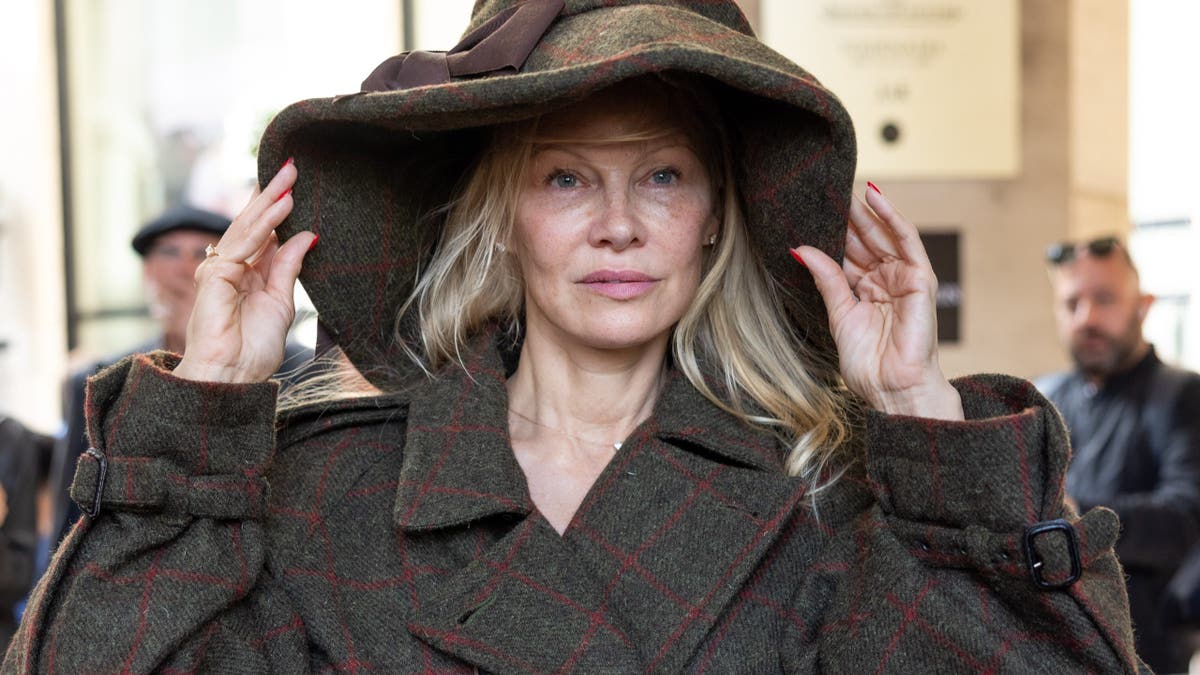 Pamela Anderson in a hat