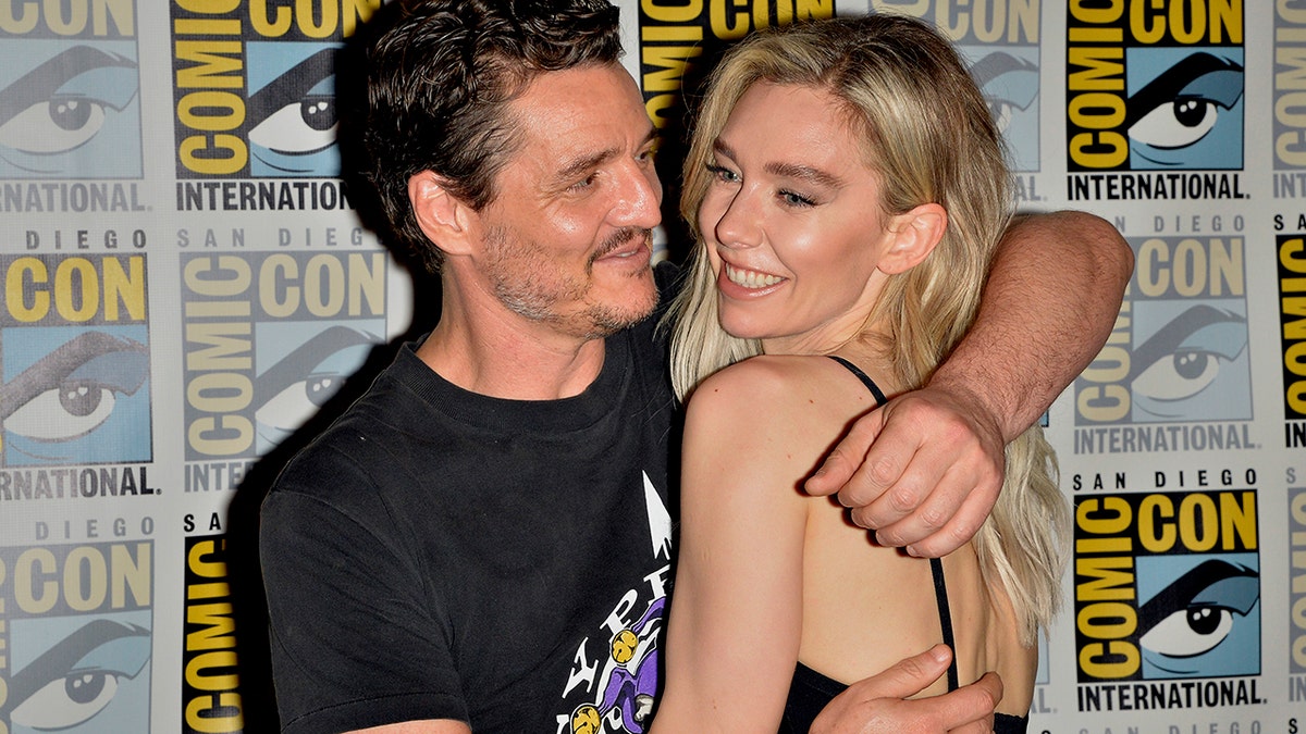 Pedro Pascal and Vanisa Kirby embraced during the appearance of Commun