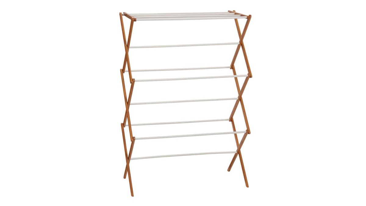 Save space by drying your clothes on this fold-out drying rack.