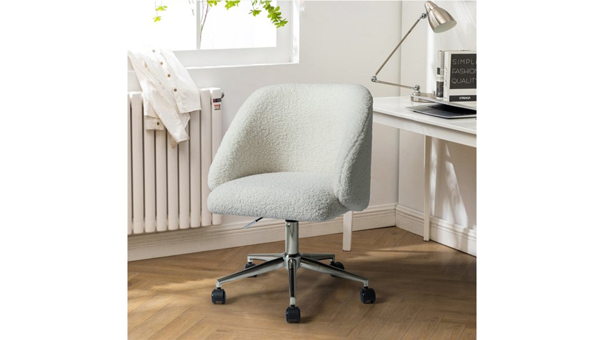 Stay comfortable in this soft, padded desk chair.