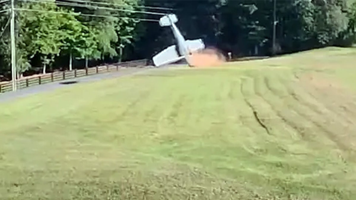 Small plane crashes in yard
