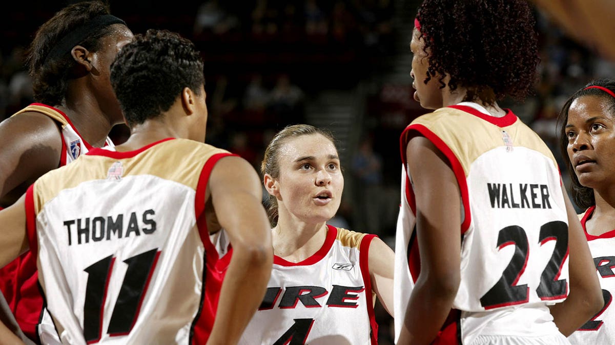 Tully Bevilaqua talks to teammates