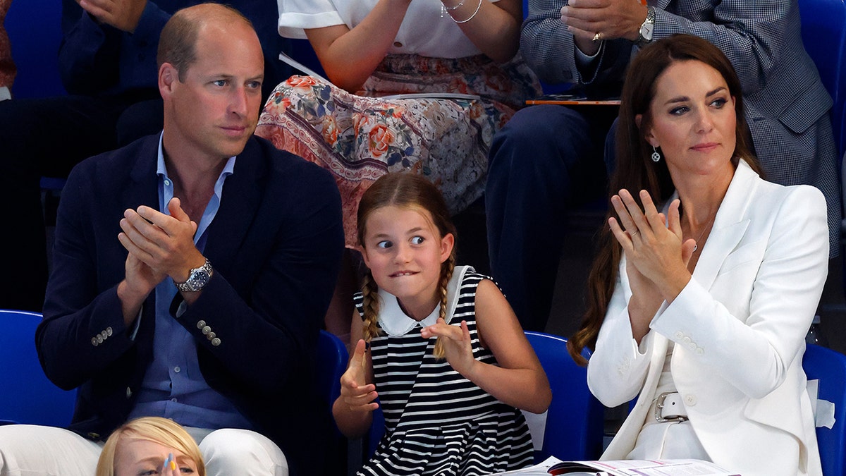 En los Juegos de la Commonwealth, la princesa Charlotte, el príncipe William y Kate Middleton.