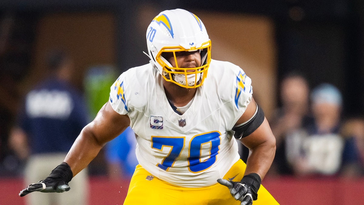 rashawn-slater Chargers' Slater NFL's Most Salary Offensive Lineman Makes 4 114m Deal