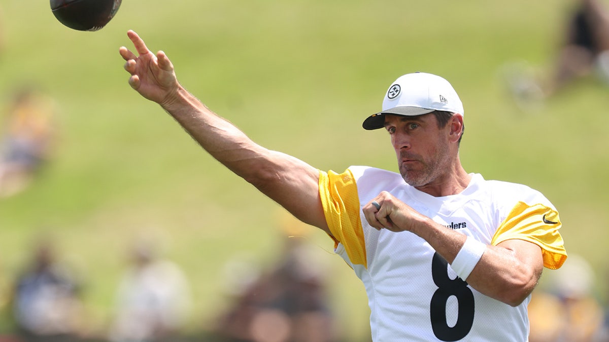 Rodgers throwing
