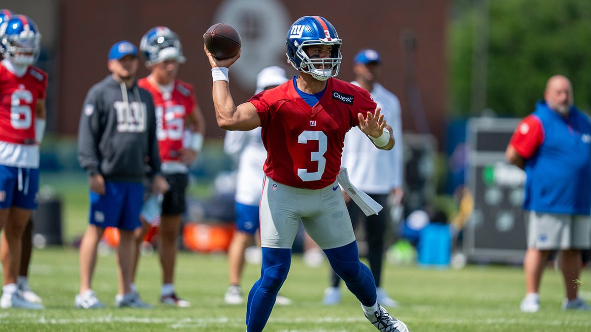 Russell Wilson throws ball