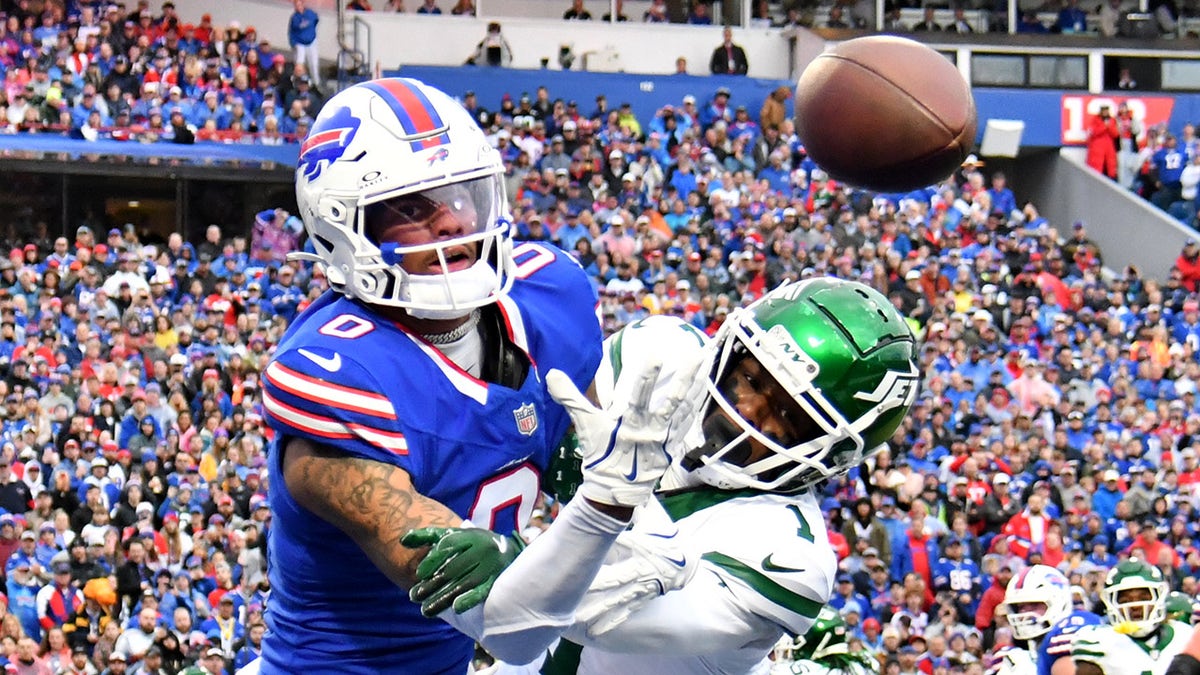 Sauce Gardner breaks up pass