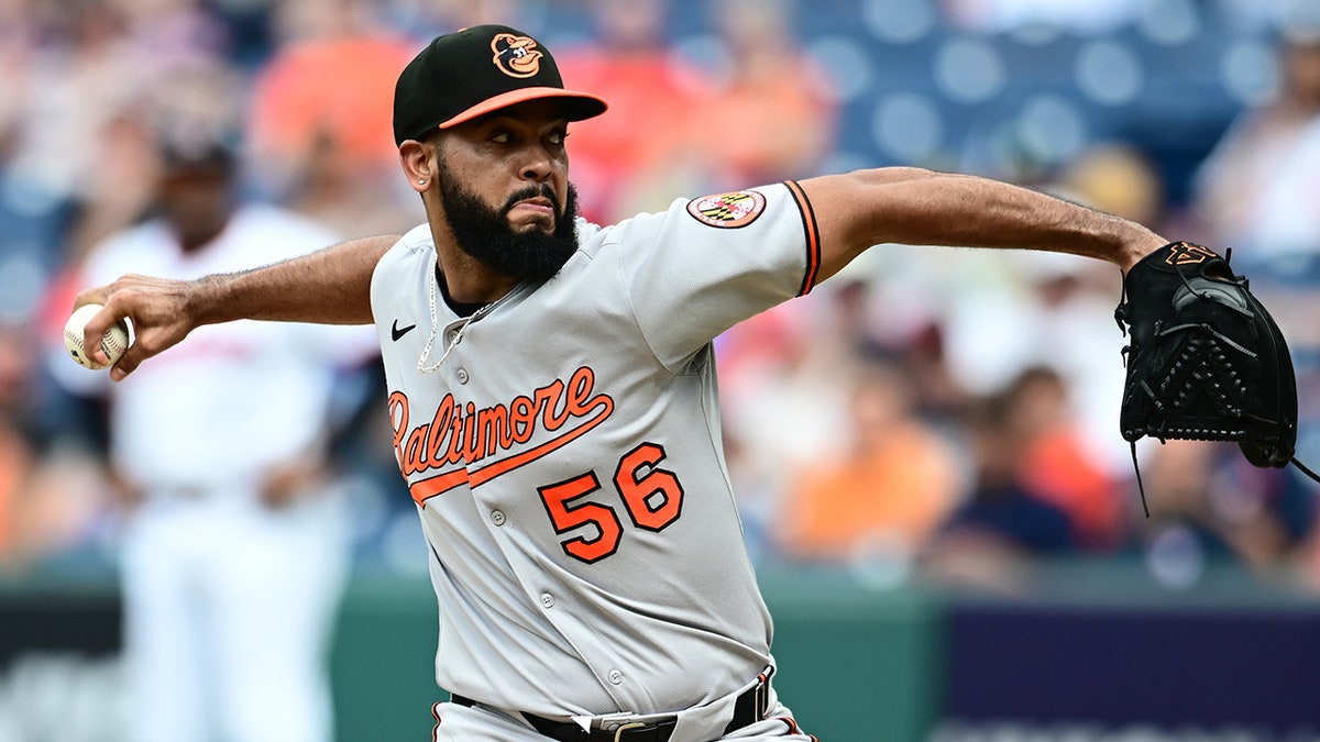 Orioles reliever Seranthony Dominguez walks over to join Blue Jays after trade reached during doubleheader
