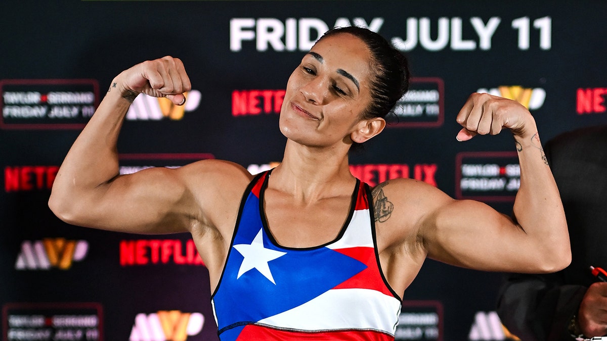 Amanda Serrano flexing