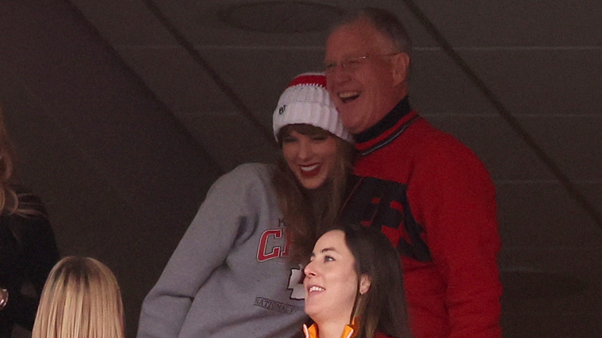 Taylor Swift with her father, Scott Swift, at a Kansas City Chiefs game