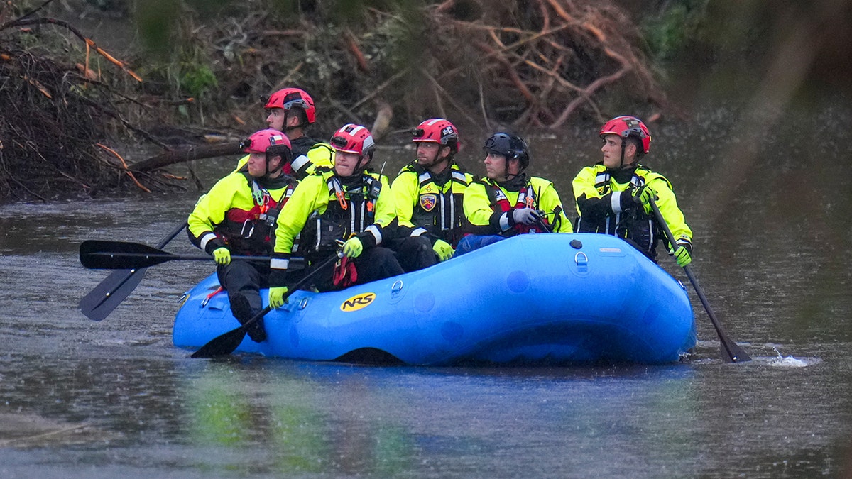 Emergency workers hunt done rubble to find missing group aft flash flood.