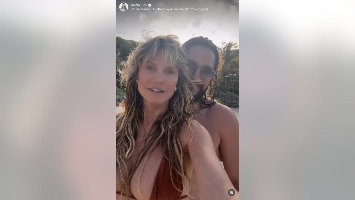 Heidi Klum and Tom Kaulitz beach