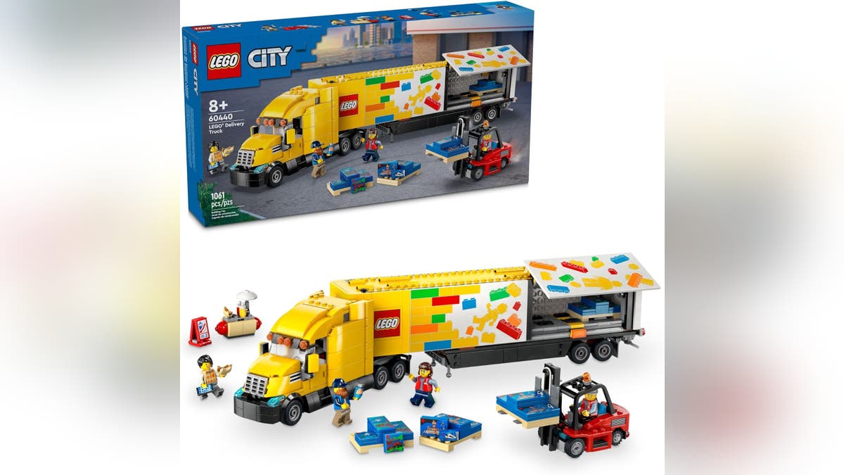 This truck toy set includes a forklift that can load and unload pallets. 