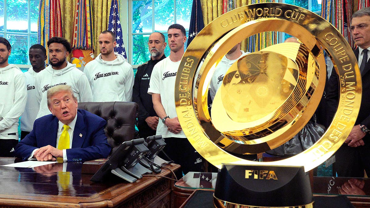 Trump with soccer club in Oval Office