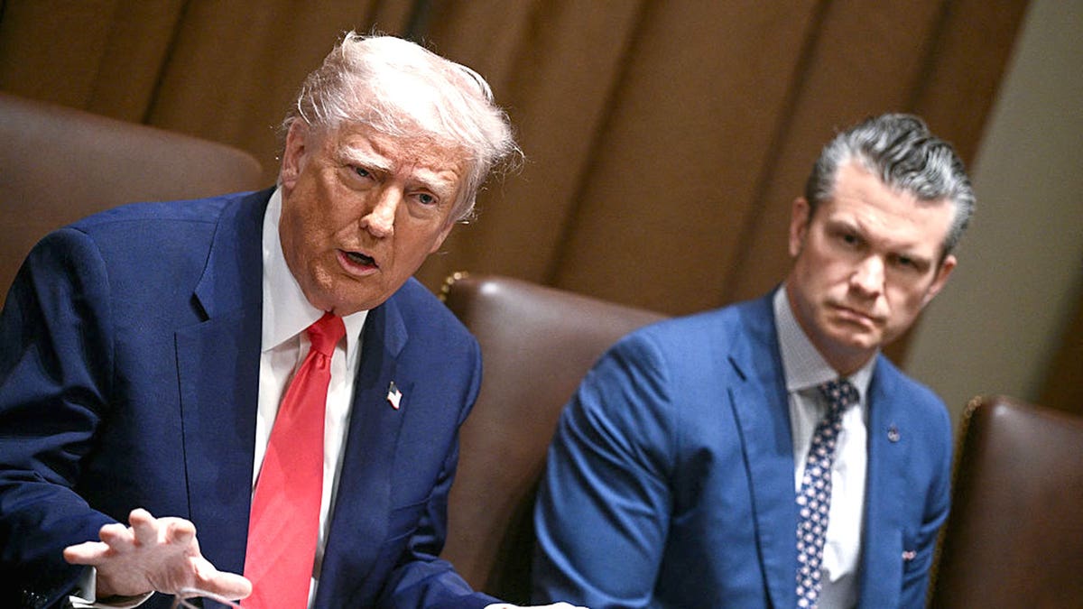 Trump Hegseth Cabinet meeting
