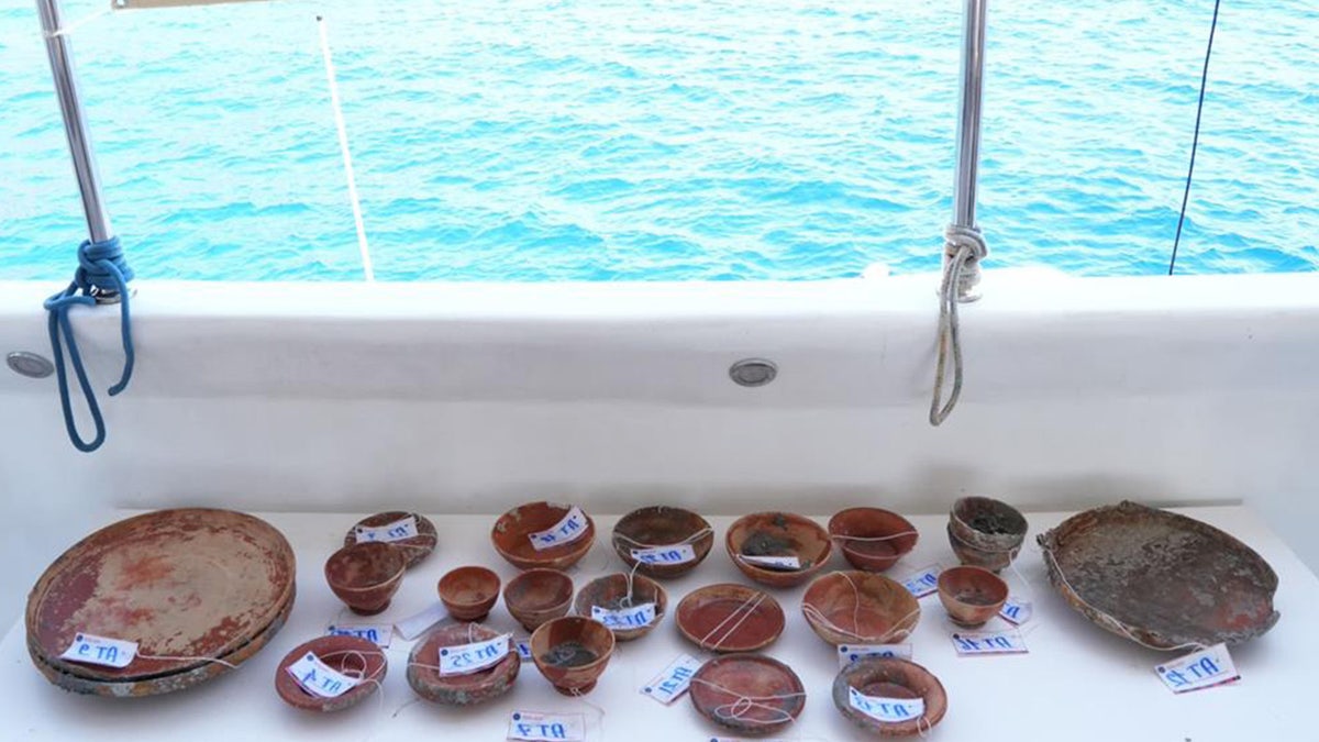 Plates and ceramics connected display