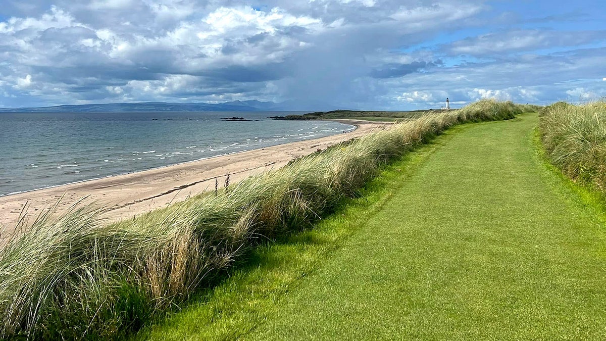 Imagen de la línea costera del presidente Trump Turneri en el estadio de golf en Escocia