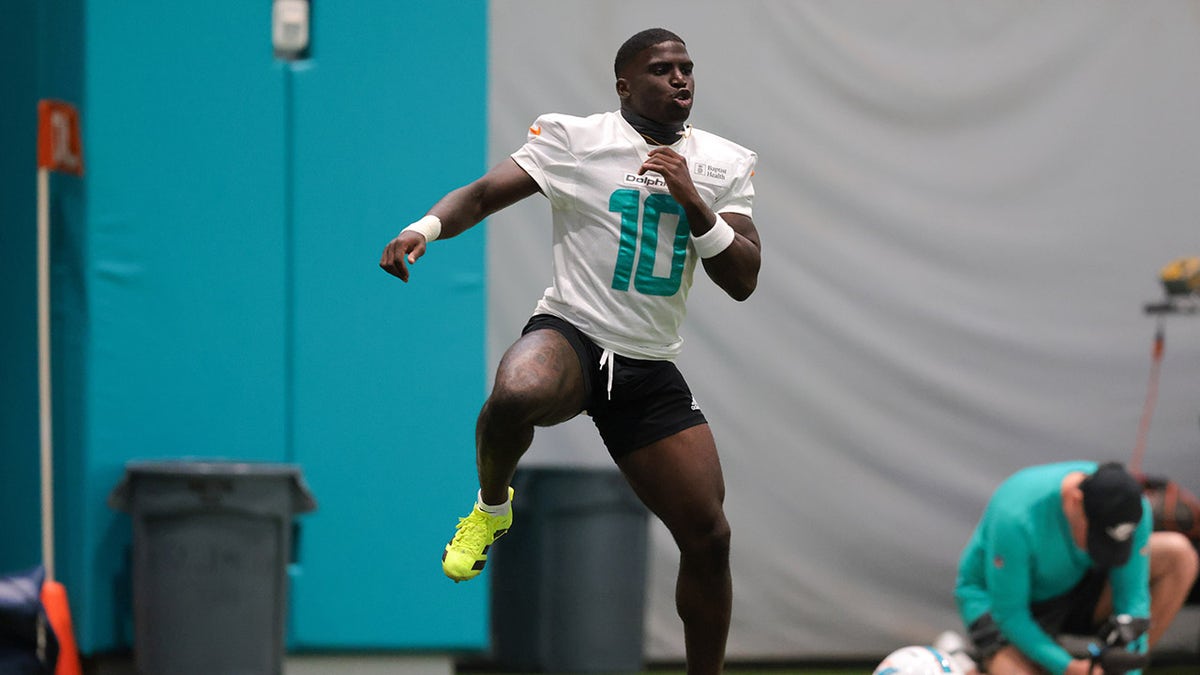 Tyreek Hill warms up at practice