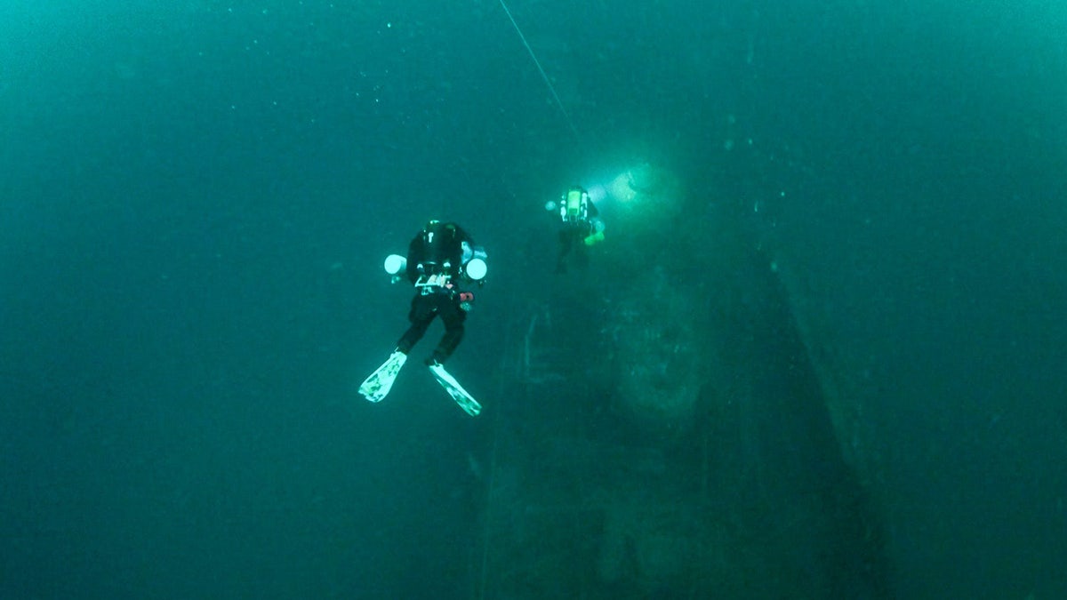 Crew member diving above Nantes shipwreck