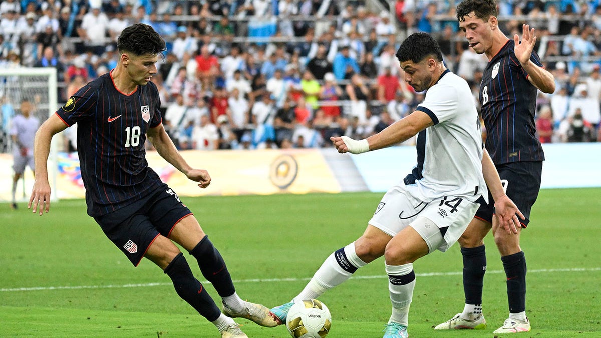 USMNT and Guatemalan players fight for the ball