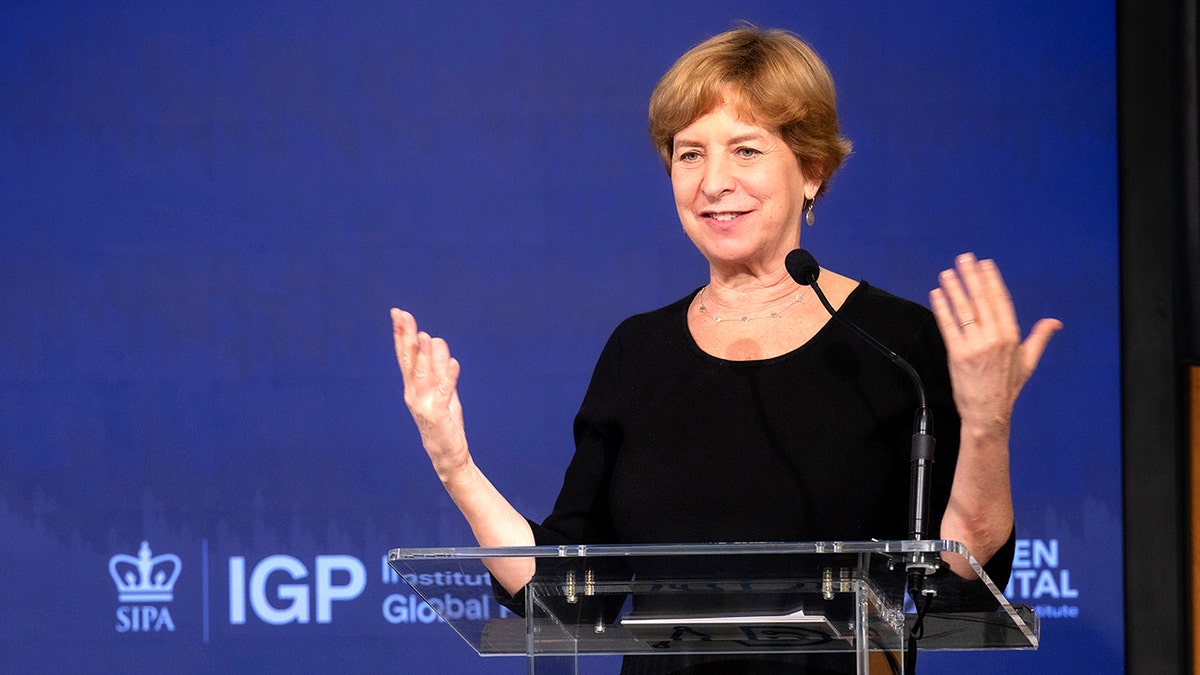 Vivian Schiller speaking