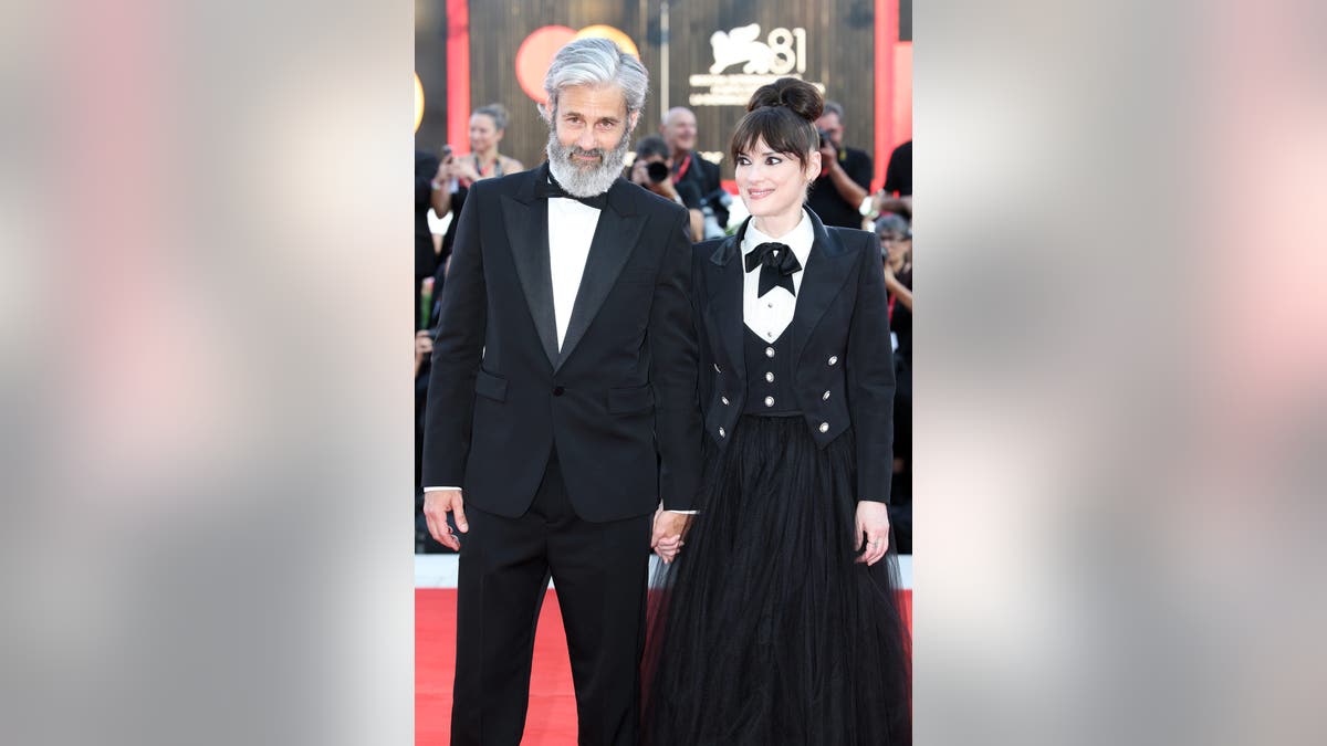 Winona Ryder at a premiere with her boyfriend Scott Mackinlay Hahn