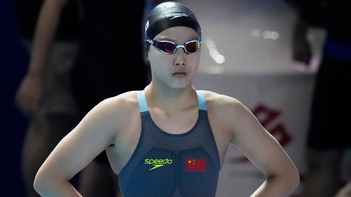 Yu Zidi prepares for the race