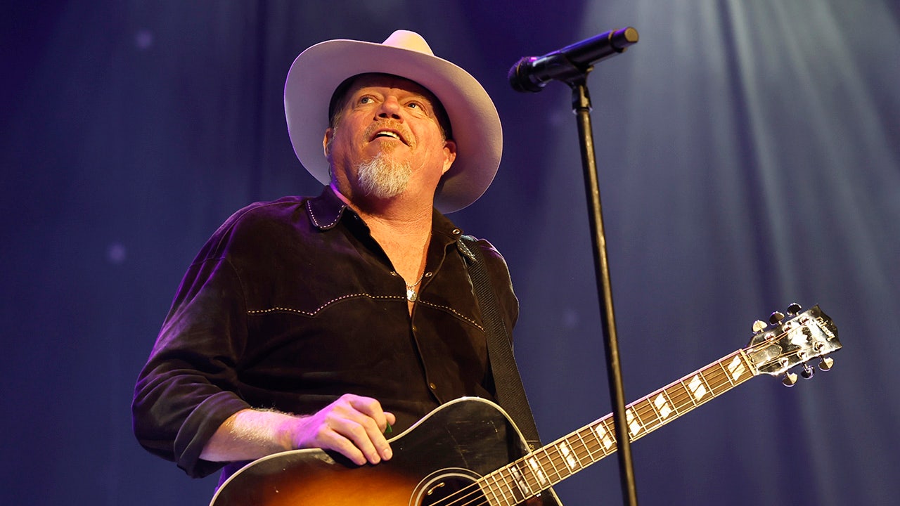 Country singer Pat Green's family members missing in deadly central Texas  floods
