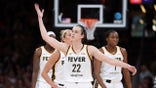 Caitlin Clark plays to the crowd