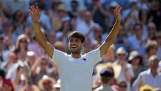 Carlos Alcaraz defeats American Taylor Fritz for third straight Wimbledon final