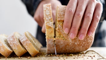 Experts share which breads are healthiest — and which should be avoided - Fox News