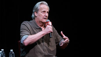 Actor Jeff Daniels roots for Republicans who voted for Trump to lose money