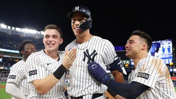 Yankees exploit Mariners closer's incoming pitches with wild movements to relay signs