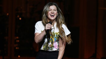 Kelly Clarkson celebrates comeback with tequila shot from fan, says she 'cried' over canceled show