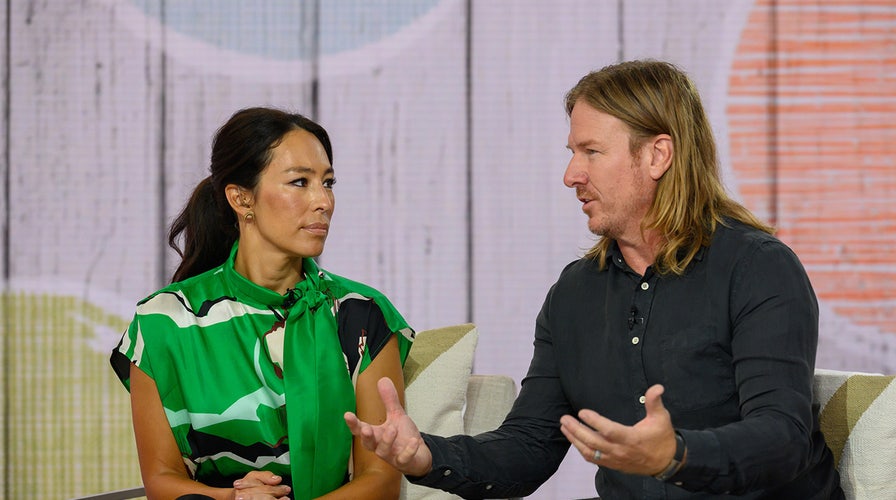 Chip and Joanna Gaines say tearful goodbye to 'Fixer Upper'