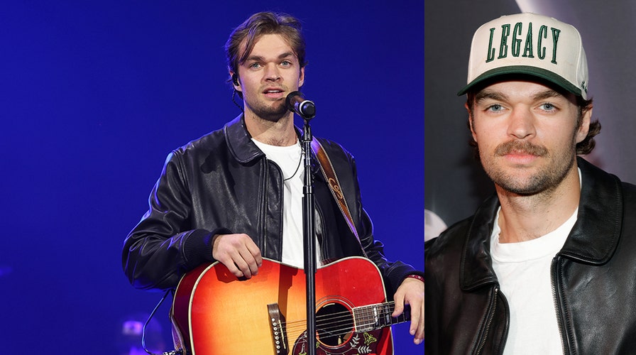 Texas country singer raises money for victims of devastating flash flooding