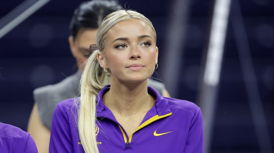 Olivia Dunne, LSU gymnasts work at Raising Cane's