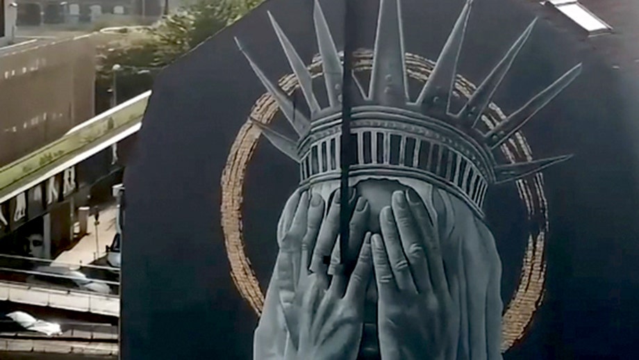 Statue of Liberty mural intentionally placed in migrant city stirs up controversy