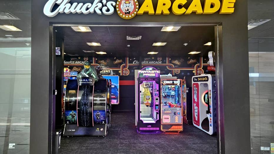 chuck's arcade entrance