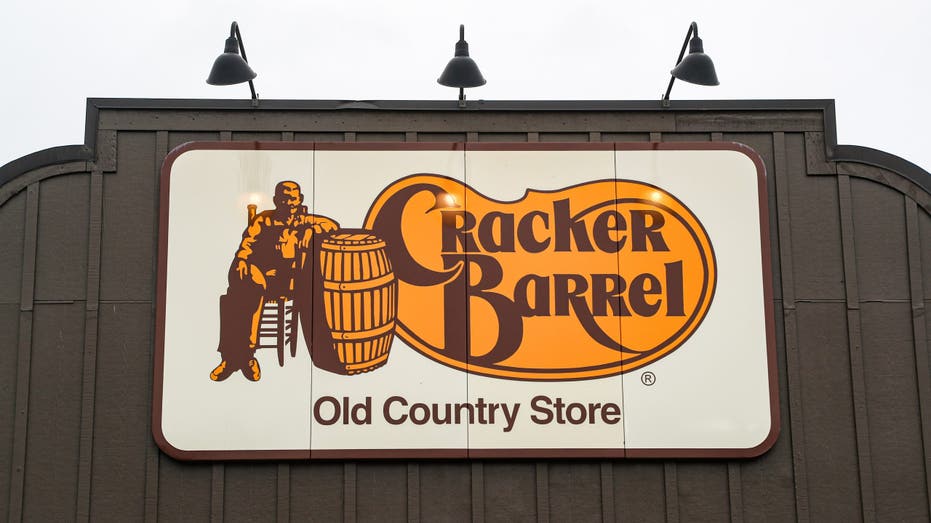 Cracker Barrel signage