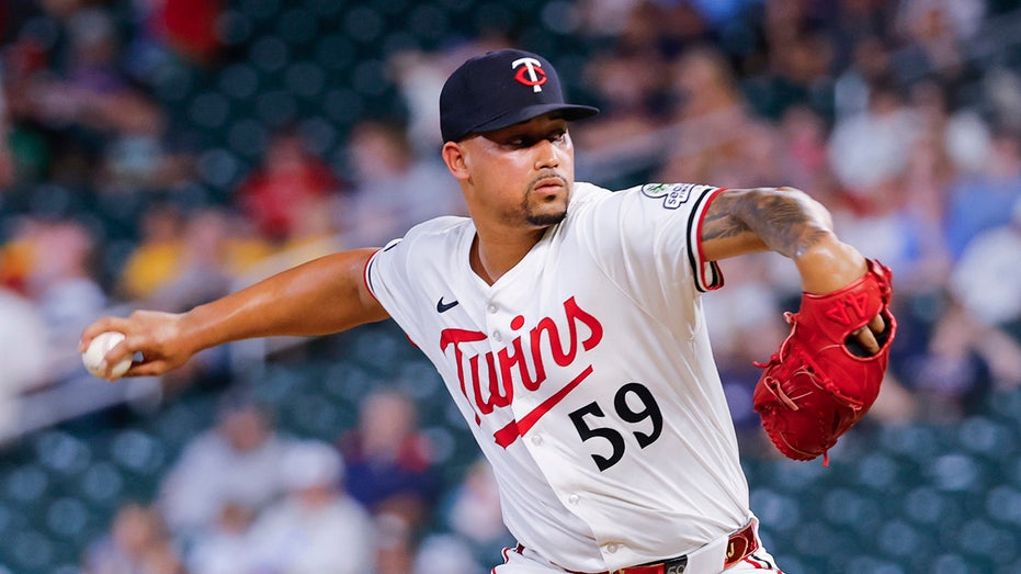 Twins closer fuels trade rumors after hugging bullpen catcher mid-game