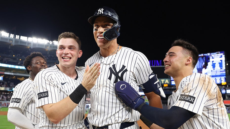Yankees exploit Mariners closer's incoming pitches with wild movements to relay signs