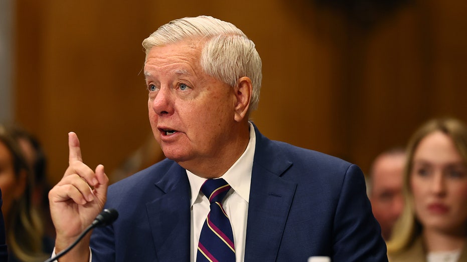 Senate Republicans call on DOJ to appoint special counsel in Obama-Russia investigation