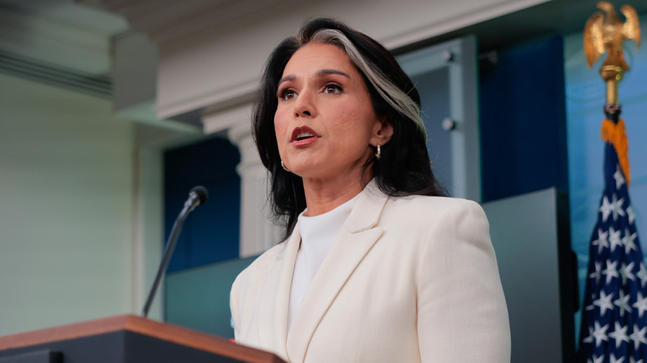 CNN hosts dismiss new Russiagate evidence as 'distraction' from Epstein files: Shouldn't 'even be repeating'