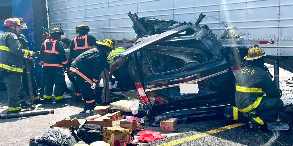https://a57.foxnews.com/static.foxnews.com/foxnews.com/content/uploads/2025/08/1024/512/deadly-florida-crash-3-dead.jpg?ve=1&tl=1