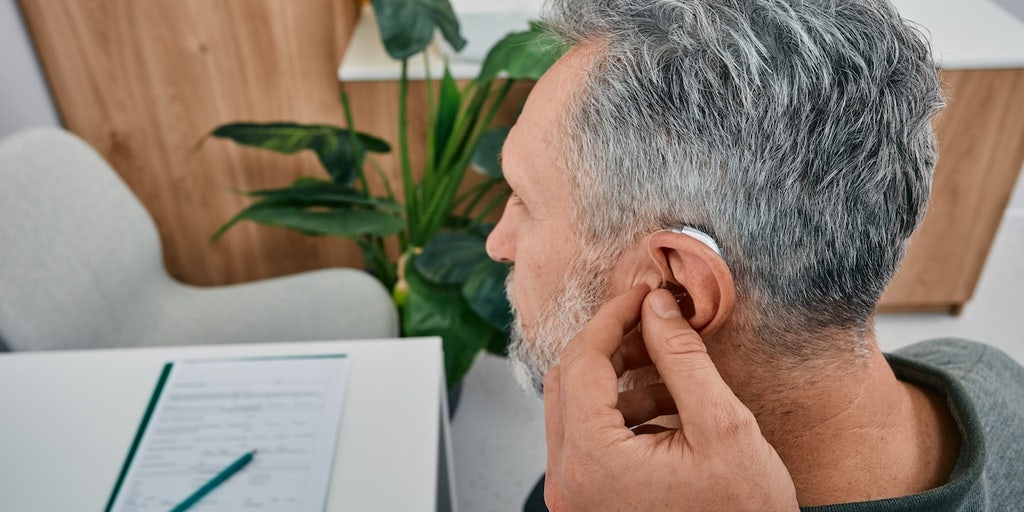 Hearing aids before age 70 associated with 61% lower dementia risk, study finds