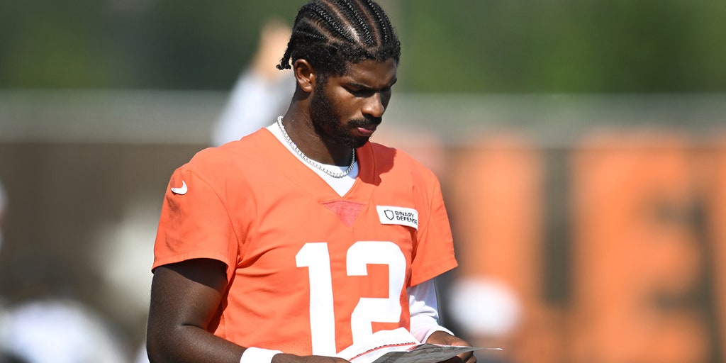 Browns' Shedeur Sanders misses part of practice due to shoulder soreness | Fox News