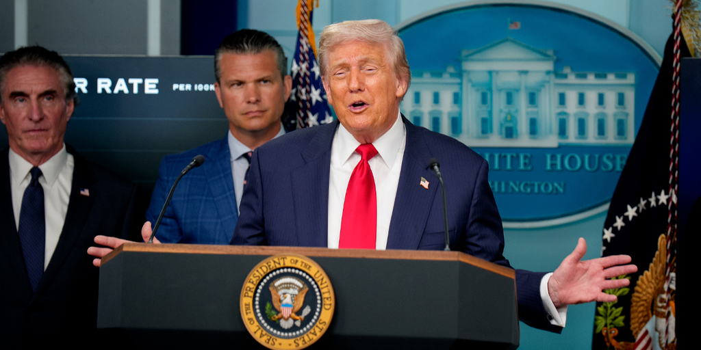 https://a57.foxnews.com/static.foxnews.com/foxnews.com/content/uploads/2025/08/1024/512/trump-jokes-at-press-briefing.png?ve=1&tl=1