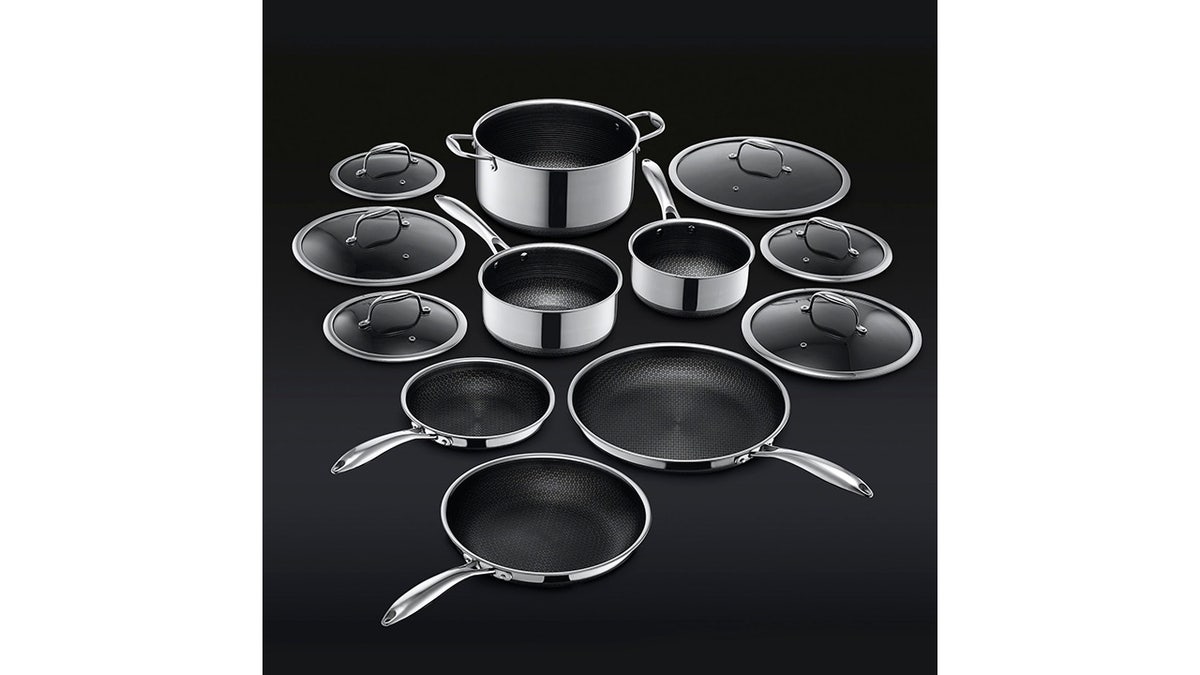 This set includes everything you need to get cooking.